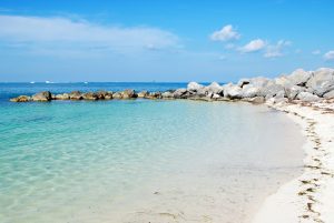Tá a fim de descobrir agora uma relação de lugares na Flórida para conhecer o quanto antes? Então, para começar, se liga nessa praia em Key West | Crédito: Shutterstock